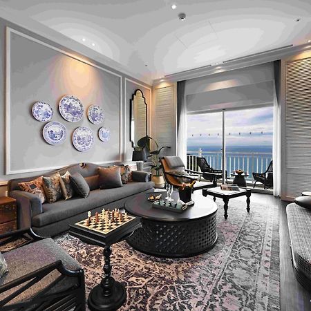 Hualien Farglory Hotel Yanliau Экстерьер фото The living room of a suite at The Oberoi, Mumbai