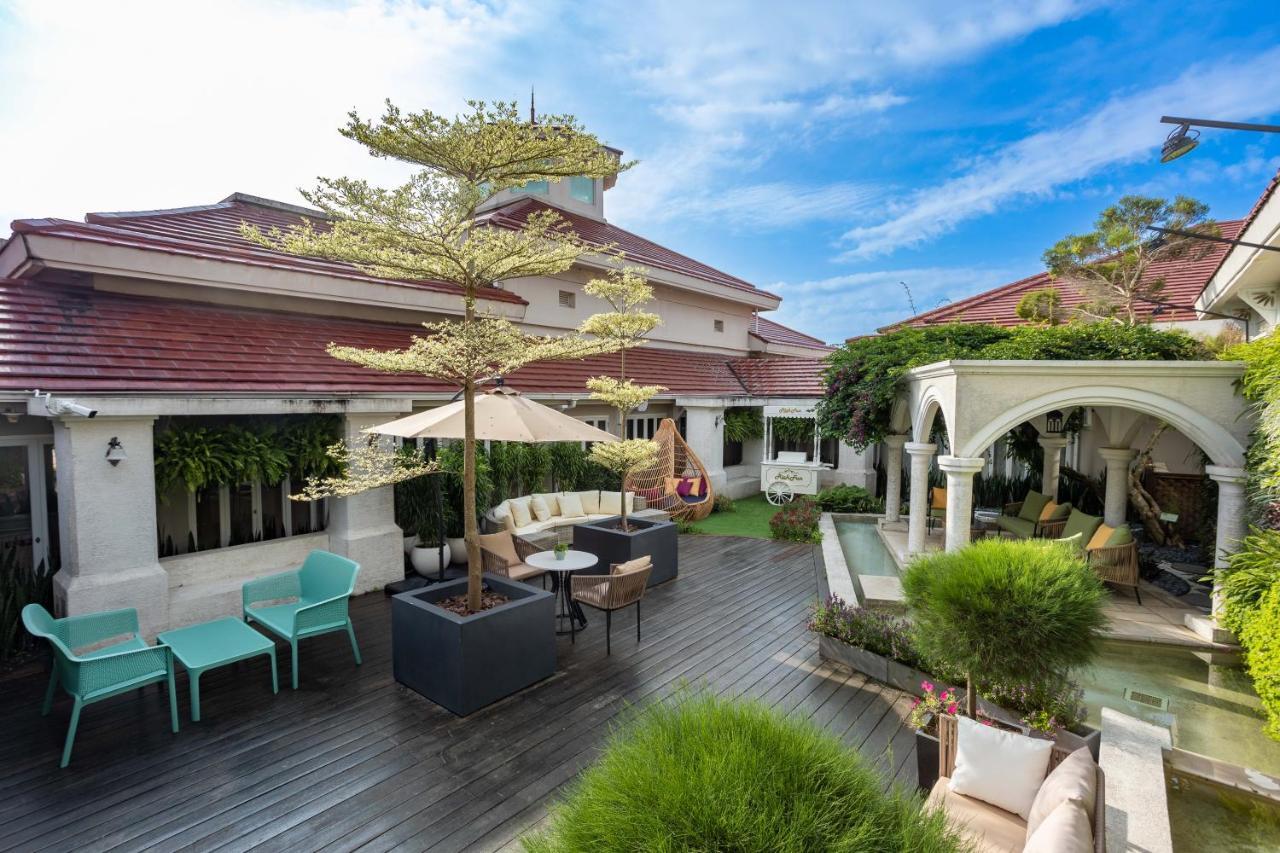 Hualien Farglory Hotel Yanliau Экстерьер фото The courtyard of the hotel
