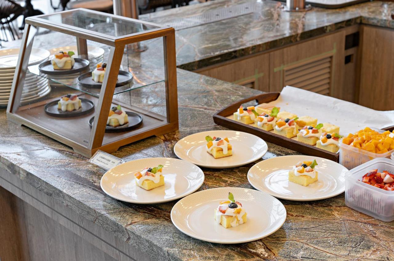 Hualien Farglory Hotel Yanliau Экстерьер фото A buffet of desserts