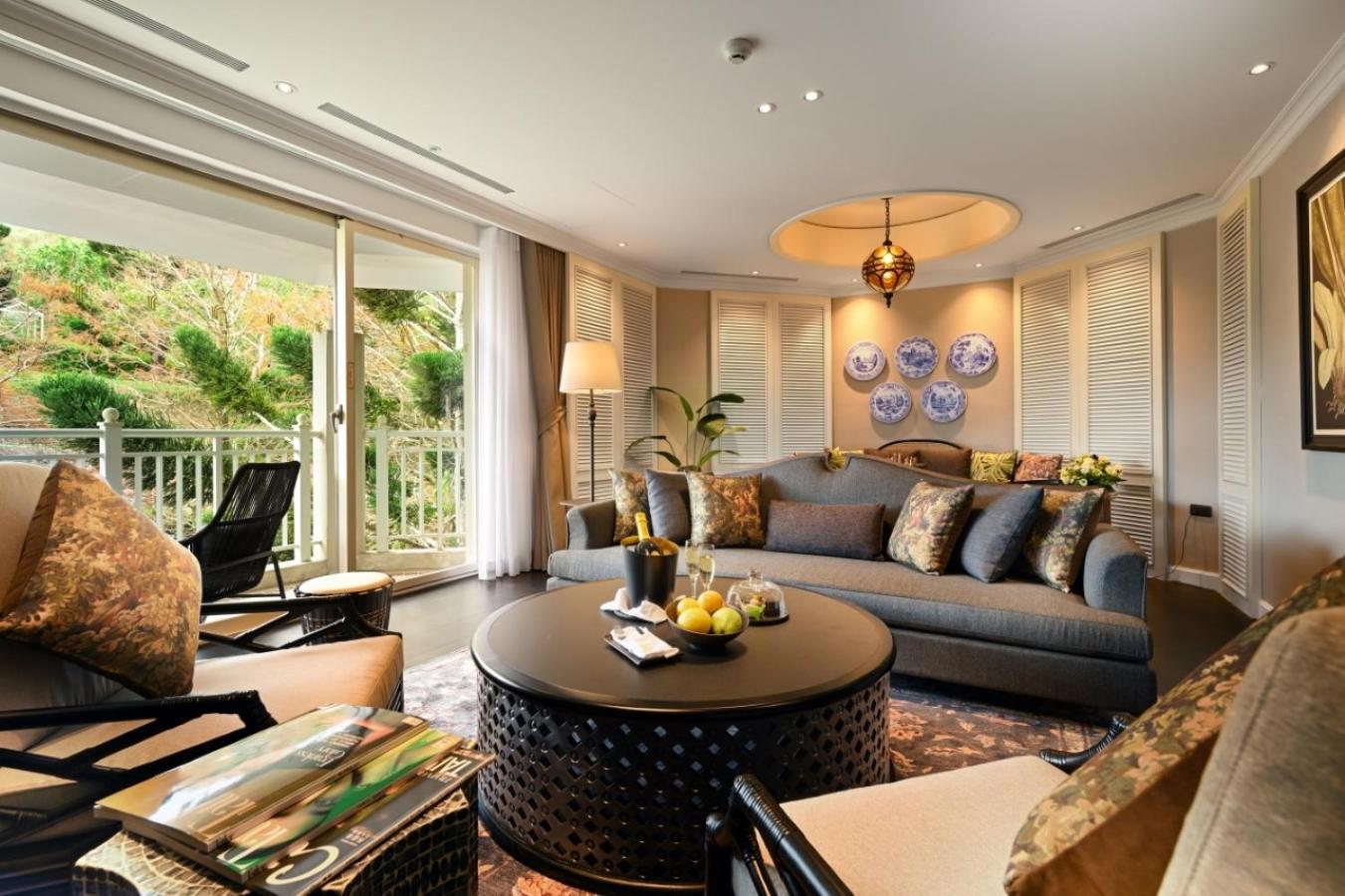 Hualien Farglory Hotel Yanliau Номер фото The living room of a suite at The Oberoi, Mumbai