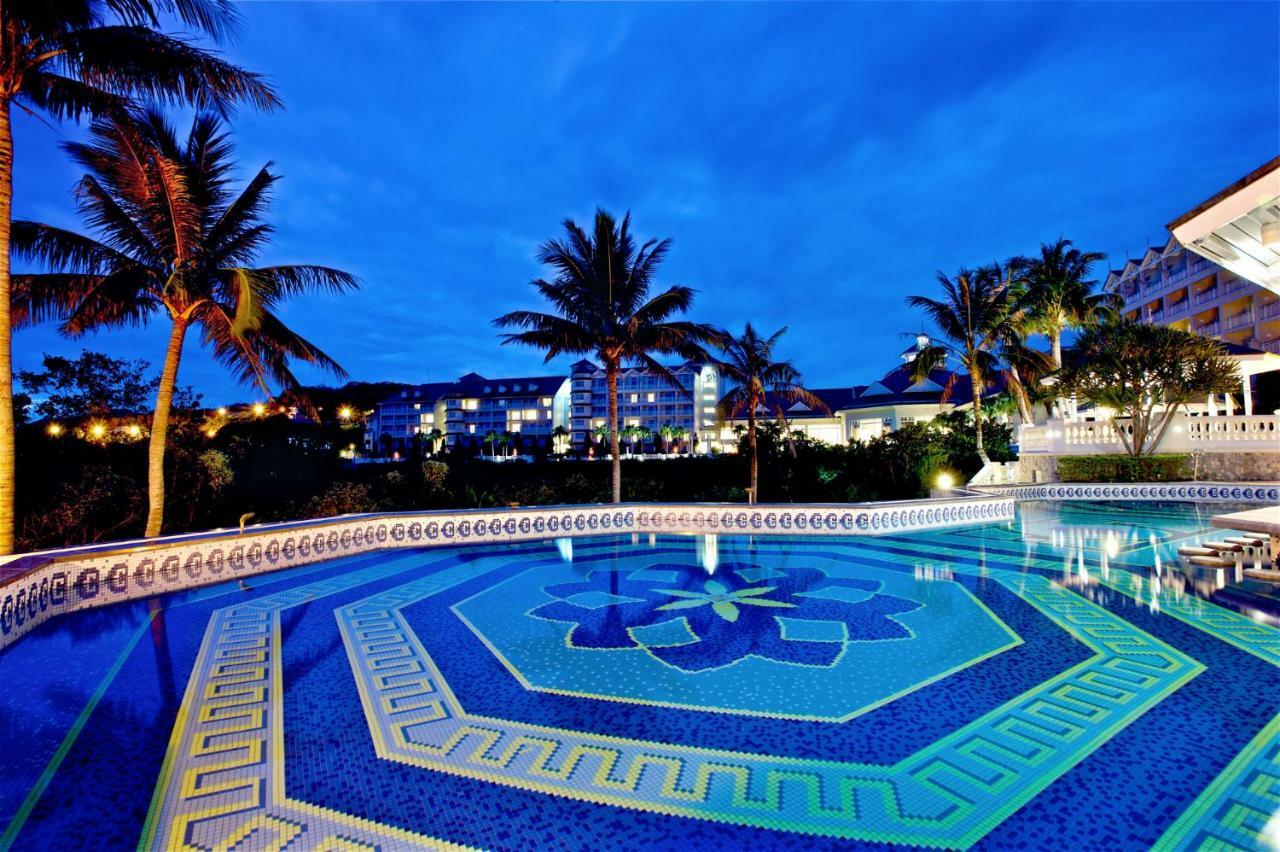 Hualien Farglory Hotel Yanliau Экстерьер фото The pool at the Royal Garden Villas